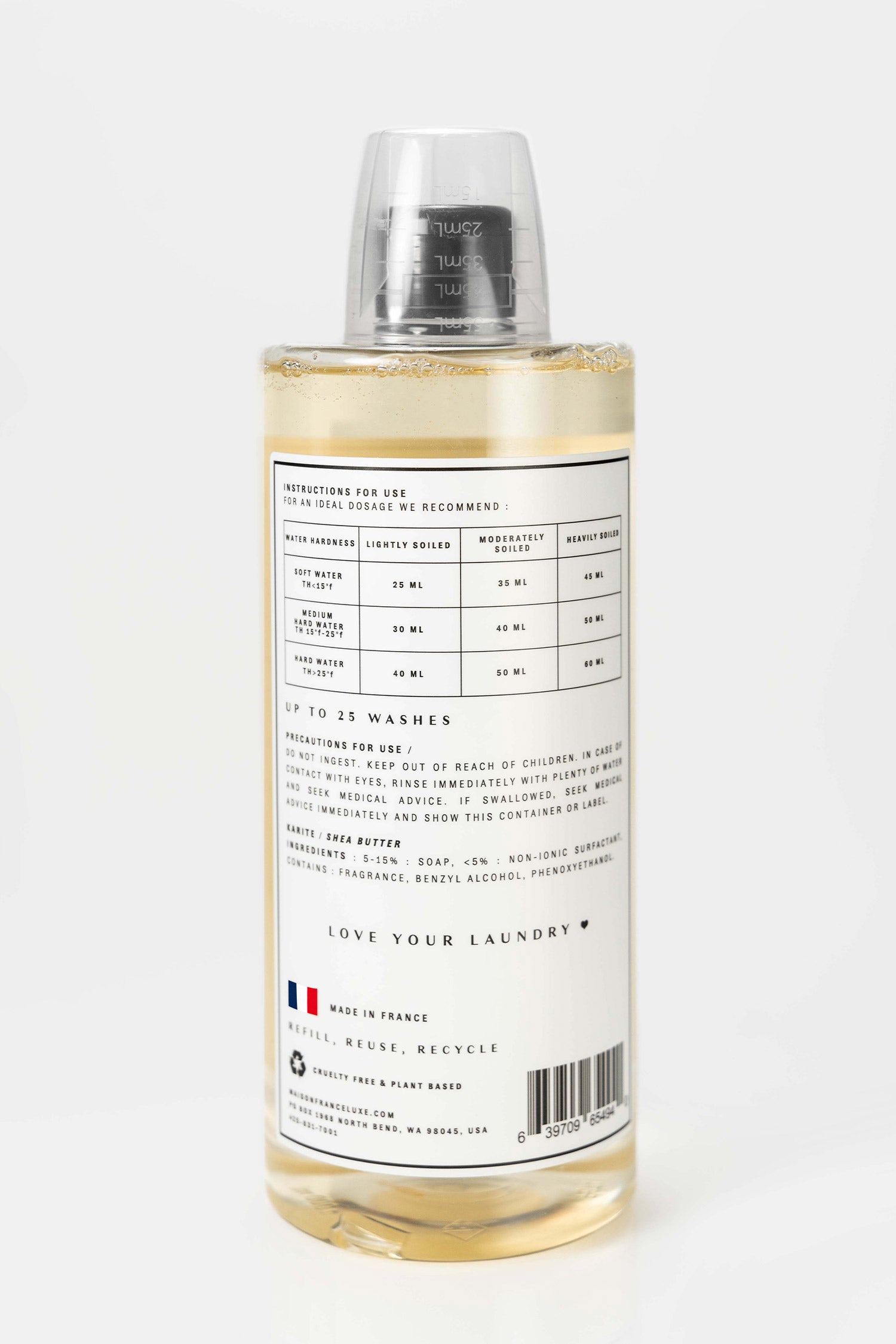 Delicate laundry soap made with plant-based ingredients. Made in France.